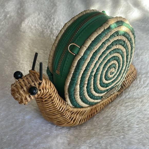 KATE SPADE NEW YORK Spring Forward Wicker Snail Clutch Crossbody Bag - Picture 2 of 9